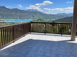 Appartement T3 avec vue sur le lac, lejlighed i Chorges