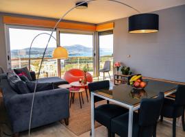 A2 - 2 beds 2 bath luxury Condo - Pool & Sea Views, hotel v destinaci Kavač