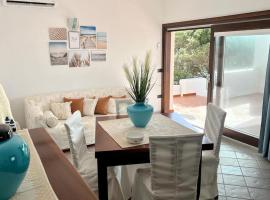 Villetta fronte mare a Santa Reparata，位于圣特雷莎加卢拉的酒店