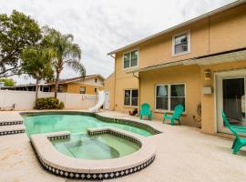 Huge Home in Palm Harbor with Pool and Jacuuzi, hotel en Palm Harbor