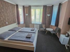 Almond, hotell i Teplice
