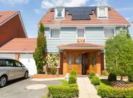 Heathrow Garden House - West Drayton, London - Benjamin Guest House