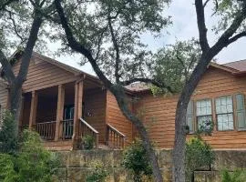 The Den - Family friendly, Close to Fiesta Texas, SeaWorld, Riverwalk and more