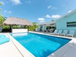 Tropical Villa Pool Home w/ Tiki Bar! Sleeps 9!