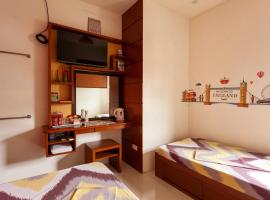 TERRA: Grove area, 2 min walk to UPLB Gate, homestay in Los Baños