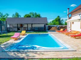 Avrigelli baby&kids friendly, hotel en Avrig