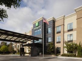 Holiday Inn Carlsbad/San Diego, an IHG Hotel: Carlsbad şehrinde bir otel