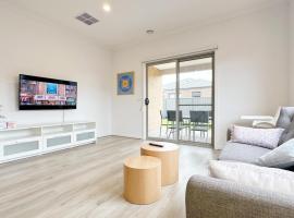 The Grove Townhouse by GoodLive, pet-friendly hotel in Tarneit
