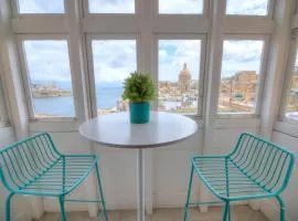 Beautiful one bedroom seafront apartment VPAL1-1