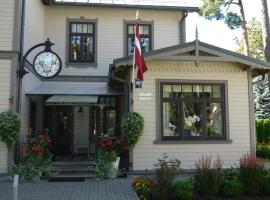 Apartments Livia, hotel cerca de Estación de tren de Majori, Jūrmala