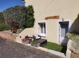 Gîte - Chambres d'Hôtes La Belle Hélène, hotel di Bressuire