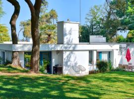 Maison de charme à la campagne, holiday home in Roupy