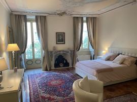 Relais Dei Mandorli suite centro, ξενοδοχείο στο Μπέργκαμο