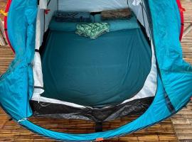 Bamboo Nest Beachfront Floating Tent, אתר גלמפינג בפוארטו פרינססה