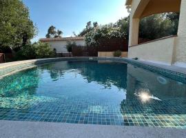 Preciosa casa en Mas Fumats con piscina y bonitas vistas, loma-asunto kohteessa Selva de Mar