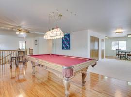Charming Elko Home with Pool Table!, hotel di Elko