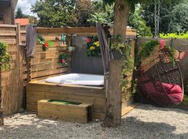 La guinguette du ti bonheur, holiday home in Toulouse