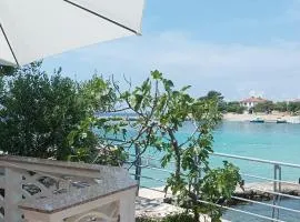Beachfront House Ugor