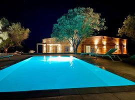 Magnifique villa avec piscine, hotel with parking in Pietra Moneta