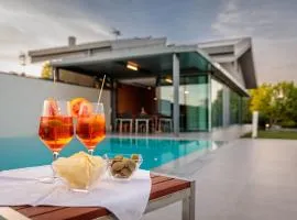 LUXURY VILLA RUBIN with Jacuzzi POOL GYM & SPA near Venice and Padua