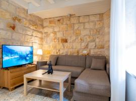 Via Maria Boutique Suites - Free Parking, hotel a Haifa