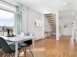 Guestly Homes - 3BR City Charm – dom przy plaży w mieście Piteå
