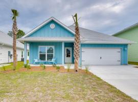 Port St Joe Home with Pool Access, Walk to Beach!, hotel with parking in Port Saint Joe