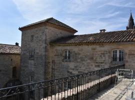 Prieuré du 17è dans l'Ardèche méridionale, bed and breakfast en Vagnas