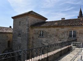 Prieuré du 17è dans l'Ardèche méridionale, Hotel mit Parkplatz in Vagnas