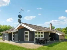 Awesome Home In Glesborg With 5 Bedrooms, Sauna And Wifi