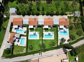 Cypress Garden Villas, hotel a prop de Platja d'Avithos, a Svoronata