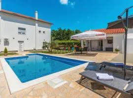 Beautiful Apartment In Donje Rastane