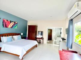 Lay Back Villa C4 Kitchen & High Speed Internet, hotel en Ban Nong Thale