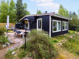 Cozy Summerhouse Close To The Beach And Forrest, bolig ved stranden i Højby