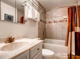 Cozy Studio in Downtown Breckenridge, Unbeatable Location, Onsite Hot Tub and Restaurant DS109