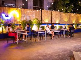 Urban Nomads Pods Parkview CoLive and CoWork, hotel en Pune