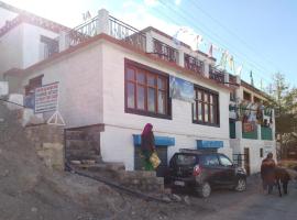 NoM Deshek Homestay, Kibber, Spiti, hotel con parking en Dankhar Gömpa