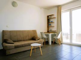 Cozy apartments in Privlaka, 200m from the beach and near Vir Island, hotel na pláži v Privlake