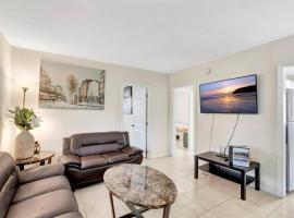 Delray, easy walk to downtown, free parking (315W)、デルレイビーチのアパートメント