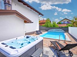 Pet Friendly Home In Dugo Selo With Jacuzzi, Hotel mit Parkplatz in Dugo Selo