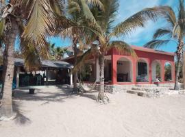 Beachfront house in a beatiful n' perfect location, βίλα σε El Sargento