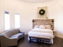 Silo Suite 3 - Near Zion National Park, guest house in La Verkin