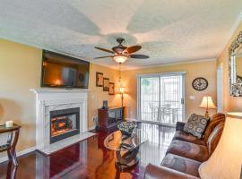 Roomy Fayetteville Home Rental with Screened Porch!, hotel dengan parking di Hope Mills