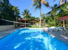 Casa com piscina aquecida a 100m da praia Maresias