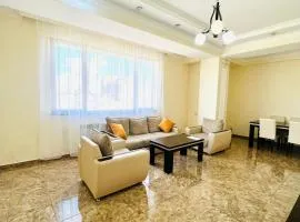 Luxury Spacious 2Bedroom +Balcony Near Opera and Northern Avenue, Middle Of Center