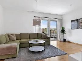 Guestly Homes - 3BR Modern Apartment