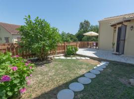 Saralen cottage in North Corfu, hotel with parking in Ágios Athanásios