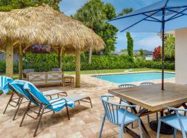 Modern Palm Beach Gardens Home with Private Pool: Palm Beach Gardens şehrinde bir otel