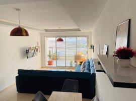 Beach and Mountain View Surf Apartment, hotel i Aourir