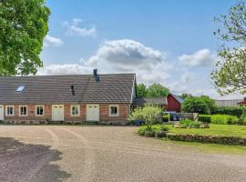 Nice Home In Munka-ljungby With Wifi And 2 Bedrooms, hótel með bílastæði í Munka-Ljungby